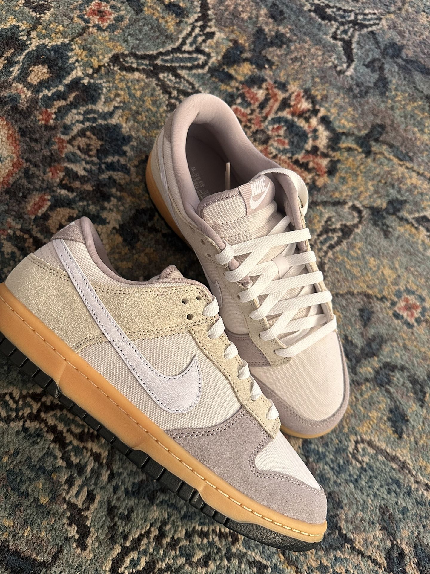 Nike Low Dunk - Brand New