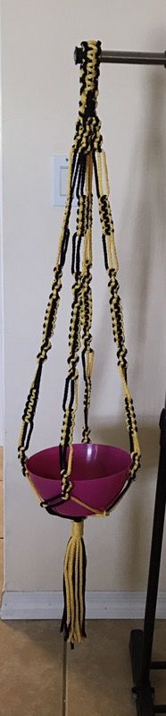 Macramé plant hanger
