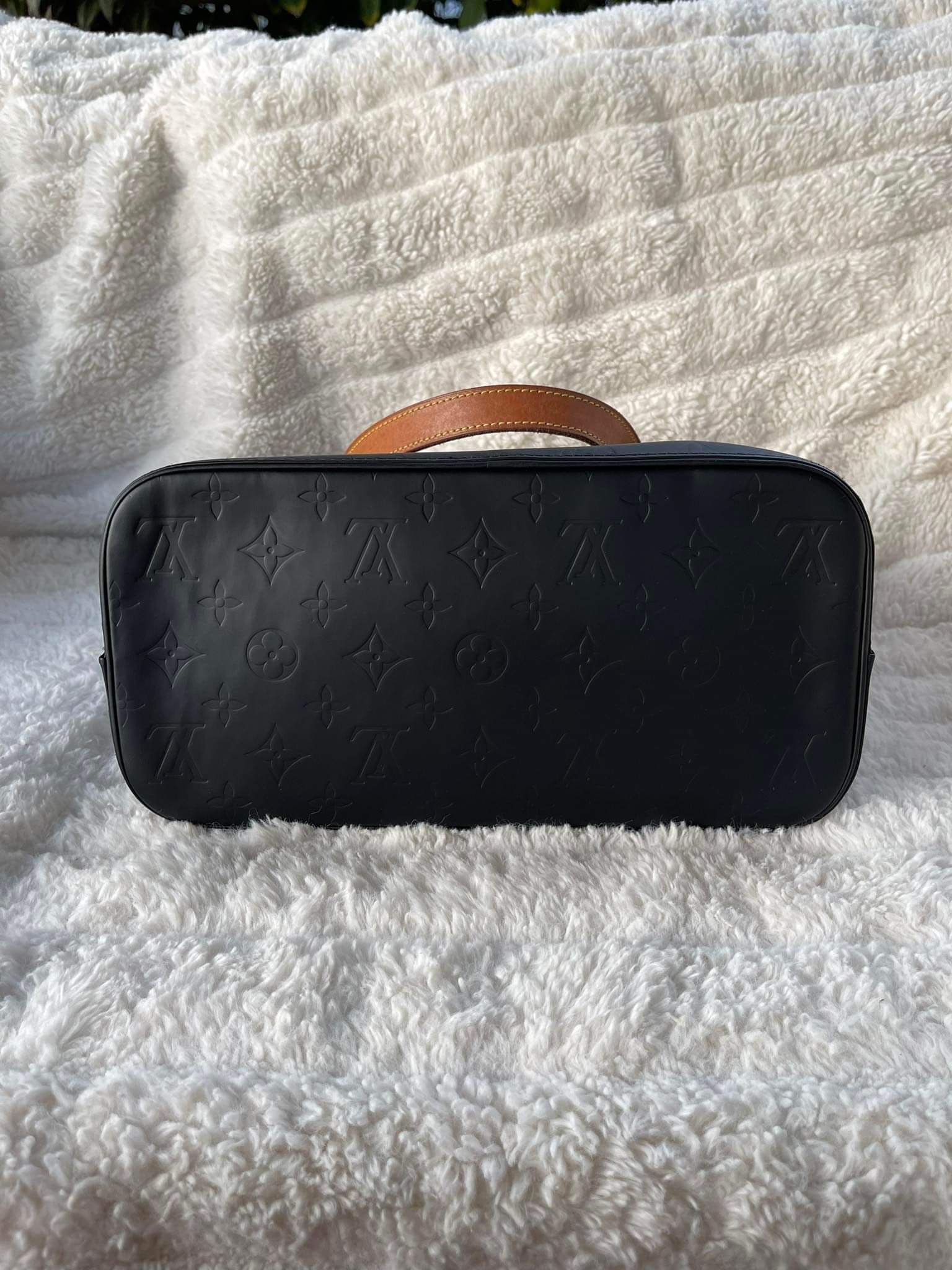 Authentic Matte Black LV Vernis Bag for Sale in West Islip, NY