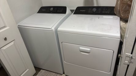 Whirlpool washer and electric dryer