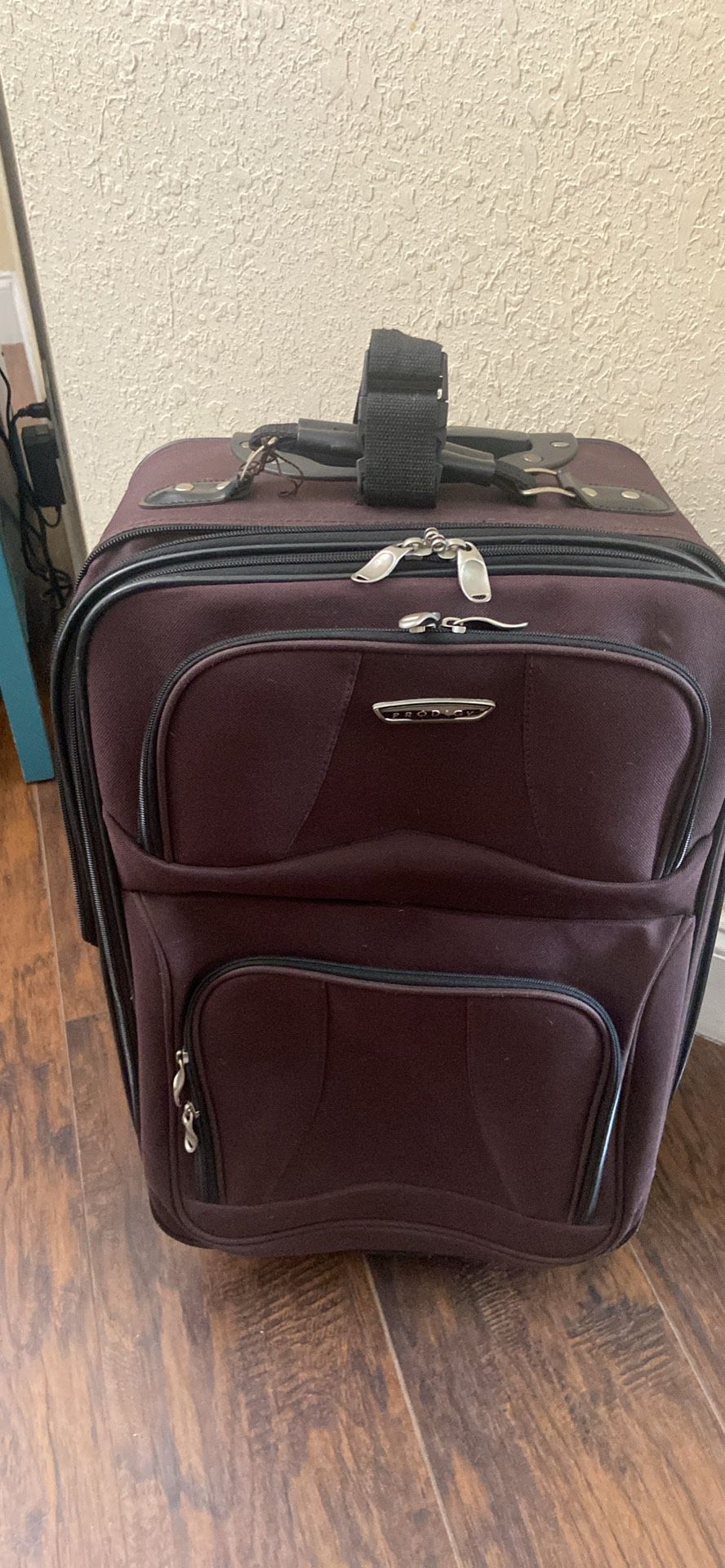 Luggage Suitcase Maleta BROWN Carry on- H22”, Deep9~11”, W13”, light weight- 2 wheels, great zippers. West Boca