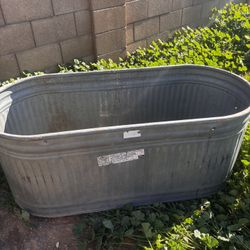 💥 Heavy-Duty Galvanized Tank – $50 💥