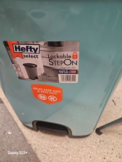 Hefty Select Lockable Step-On Trash Can – 7 Gallon