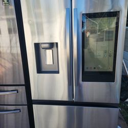 Refrigerator Family Hub 