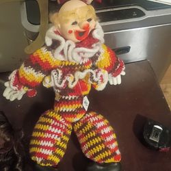 2 Clowns croched. 1st clown is 18 in 2nd clown 36 in