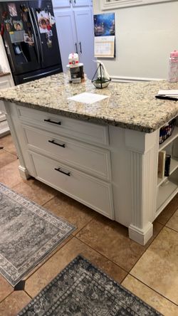 Island kitchen/ granite top