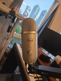 Blue Yeti with holder