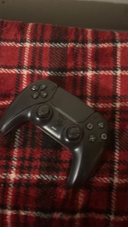 Selling black ps5 controller (have to pull up to me)