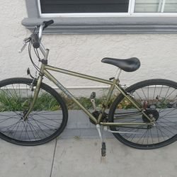 Men's 700c Trek Multitrack 720 Hybrid Bike 