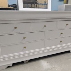 9 Drawer Dresser H36 L68 D19