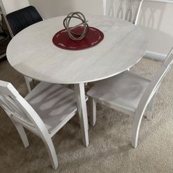 Table With 3 Chairs 