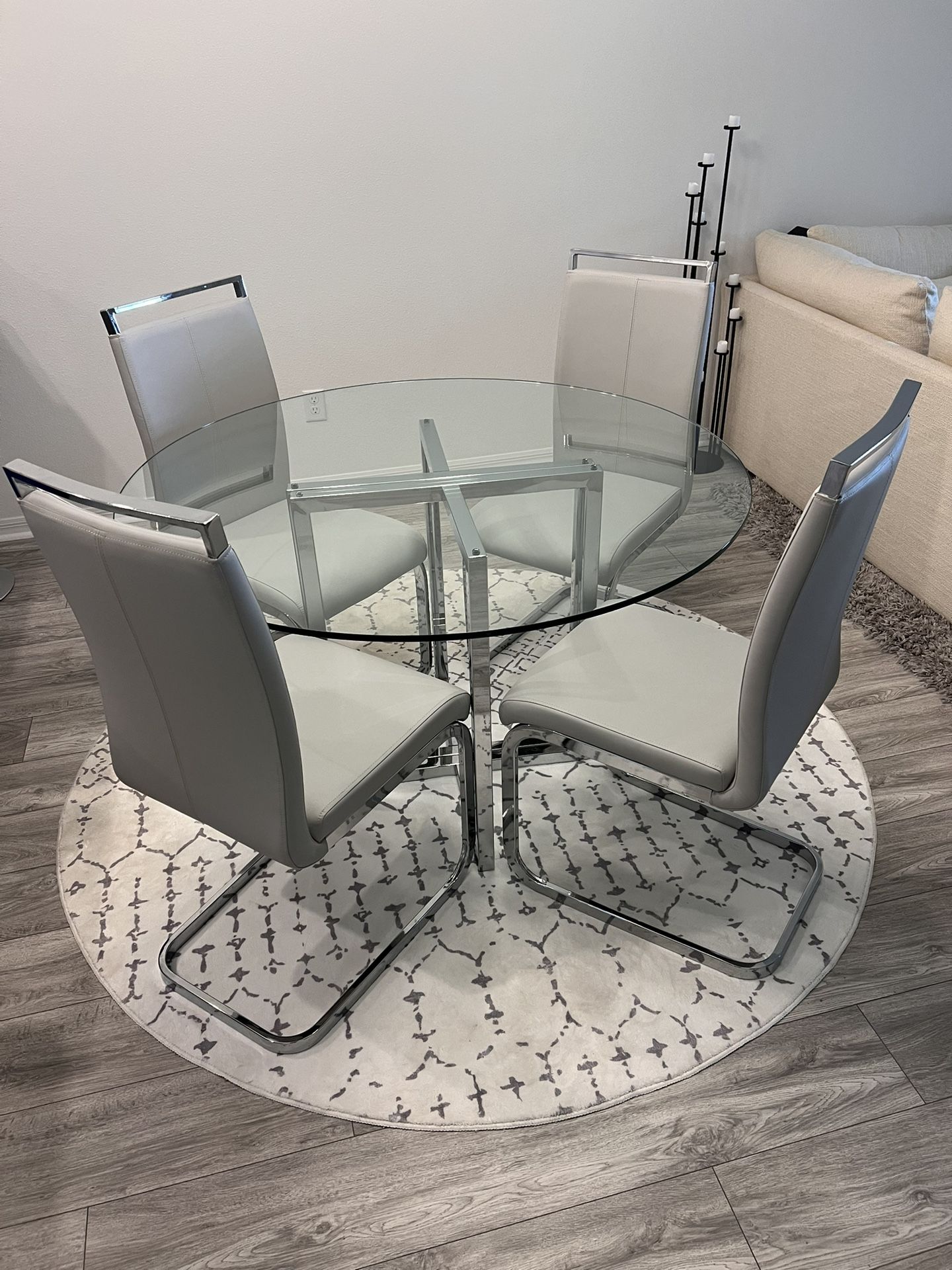 Dining Table & Chairs