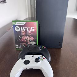 Xbox series X 2 controllers + game