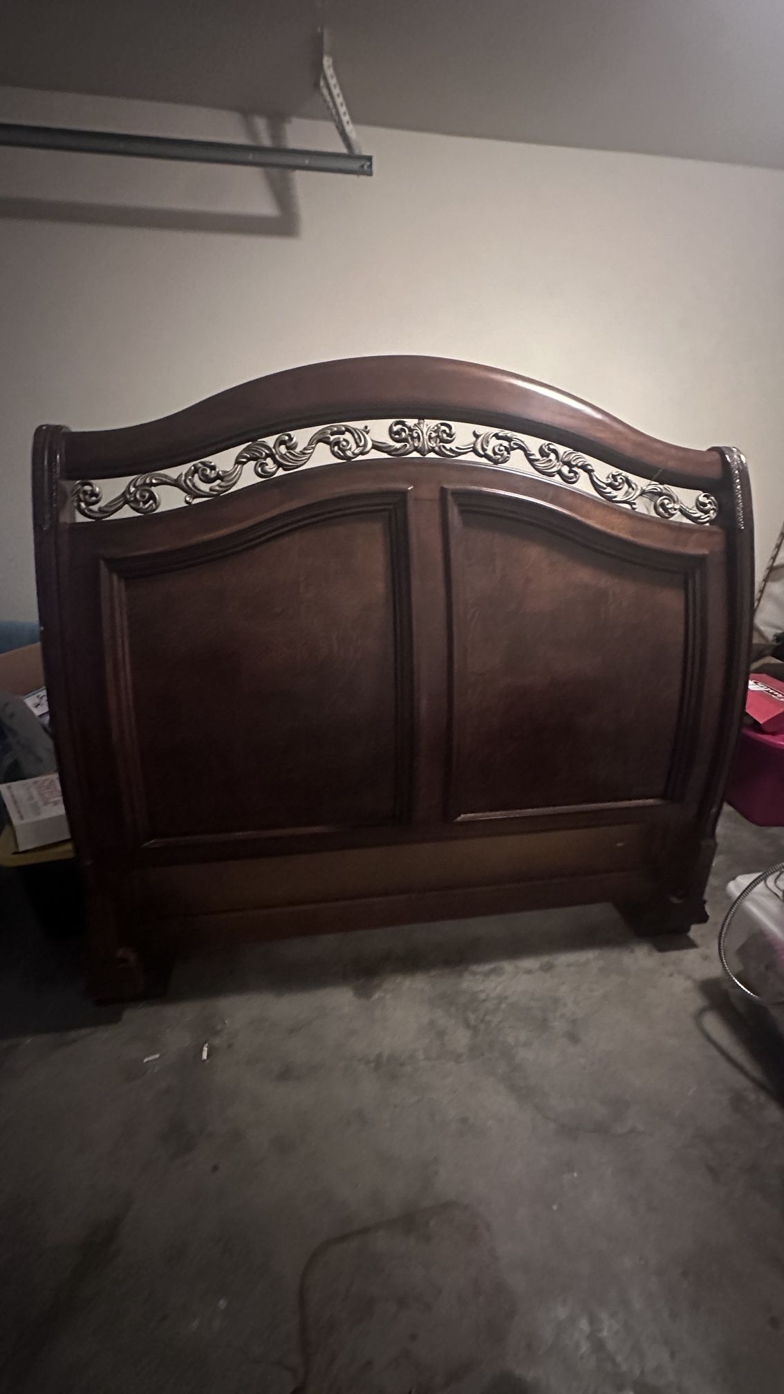 Queen Red Oak Bed Frame And Mattress 