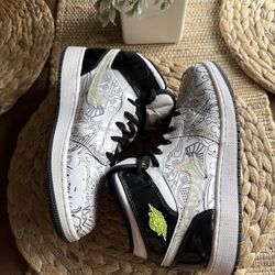 Air Jordan 1 Mid SE DIY White Black Volt DC4099-100 Size 7y / W8.5   B-Grade