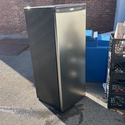 Refrigerator (Danby)
