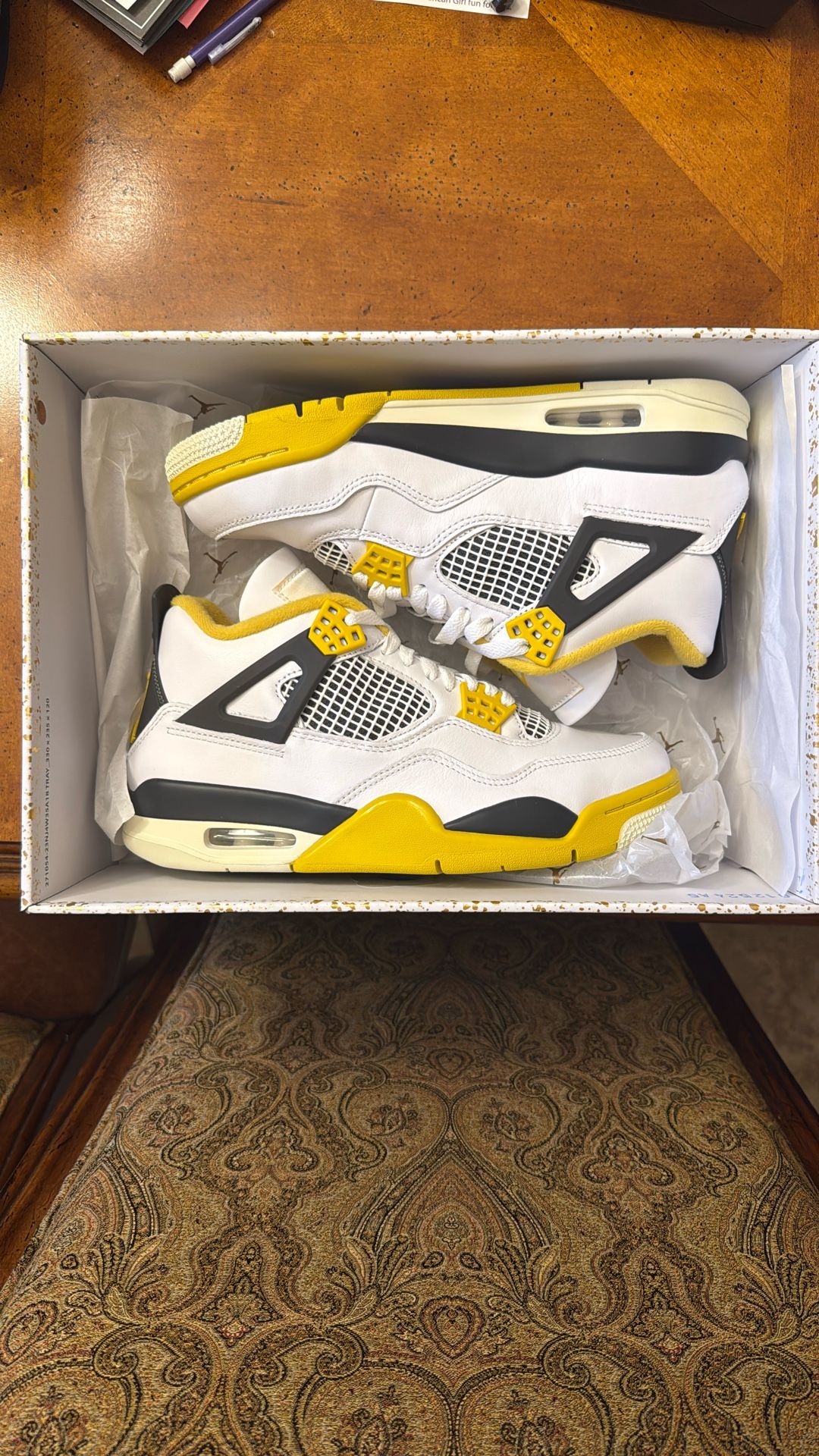 WMNS Air Jordan 4 Retro. White/Coconut Milk / Size 9