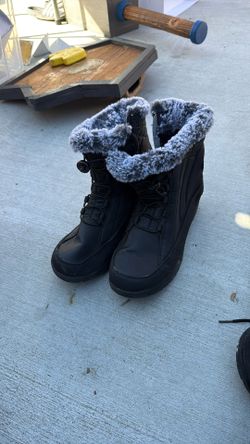 Snow Boots Women Size 9