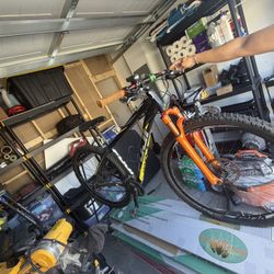 Fuji Nevada 29er - Carbon Bars - Needs Tires Pumped