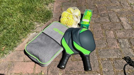 Pickle ball set,, Used once, extra balls