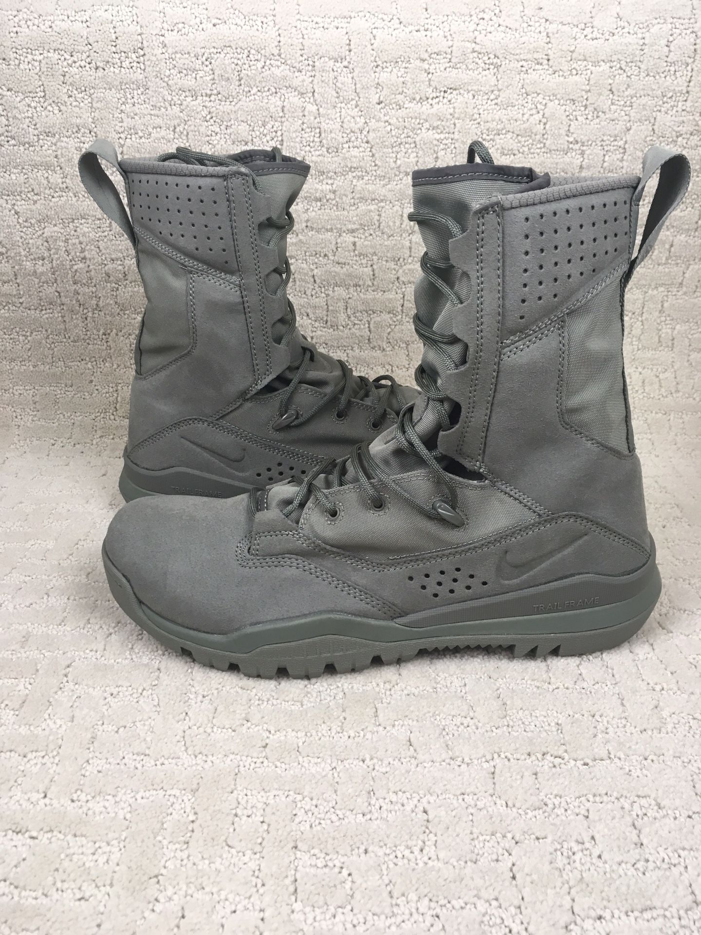 NIKE SFB FIELD 2 - 8" SAGE GREEN MILITARY TACTICAL BOOTS AO7507 201 New without box size 10.5