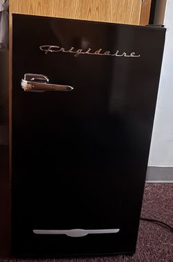 Frigidaire mini fridge Refrigerators