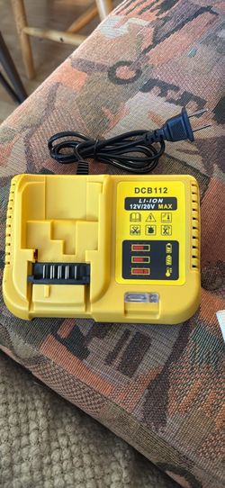 DCB112 Charger
