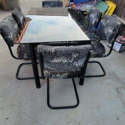 Table  With Chairs 