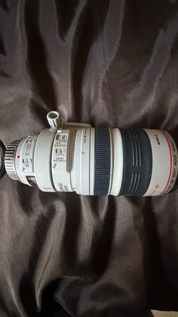 Canon EF 100-400mm f/4.5-5.6L IS I USM Lens with tripod mount and lens cap