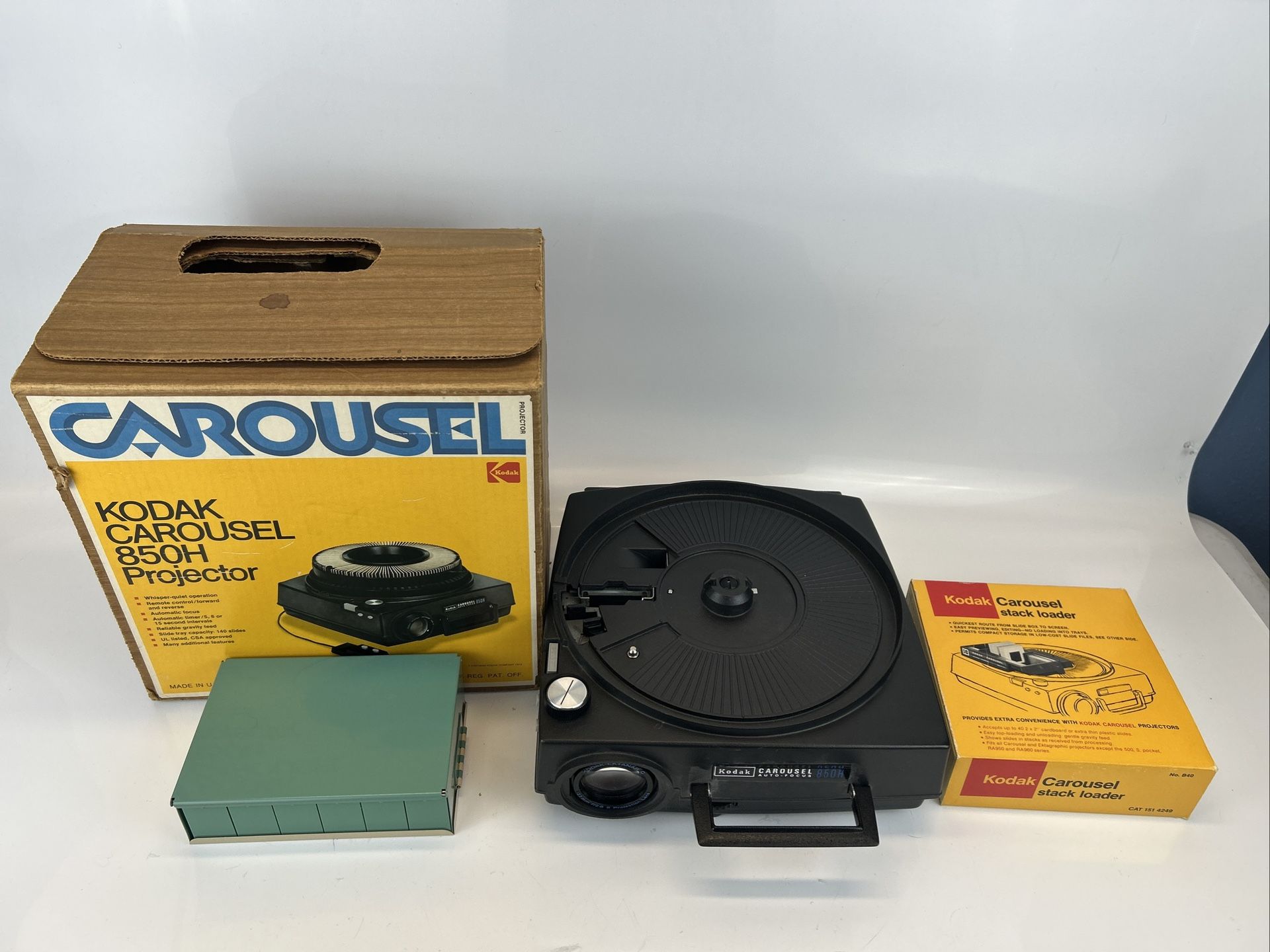 VINTAGE Kodak Carousel 850H Auto Focus Slide Projector Original Box And Extras 