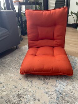 Floor gaming chair adjustable