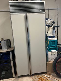 SUB ZERO Refrigerator
