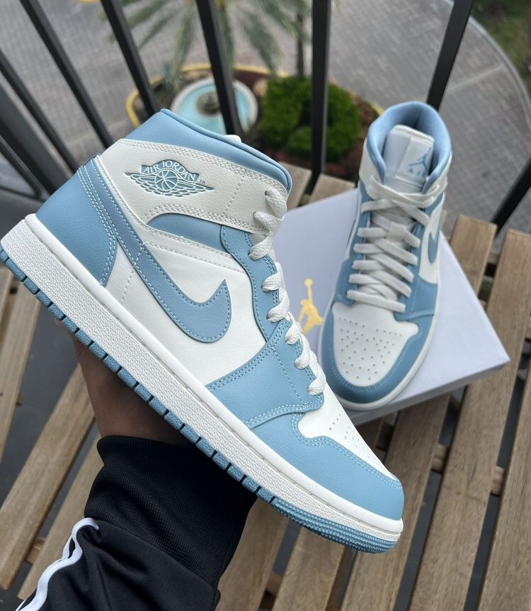 Air Jordan Mid UNC University Blue 7W