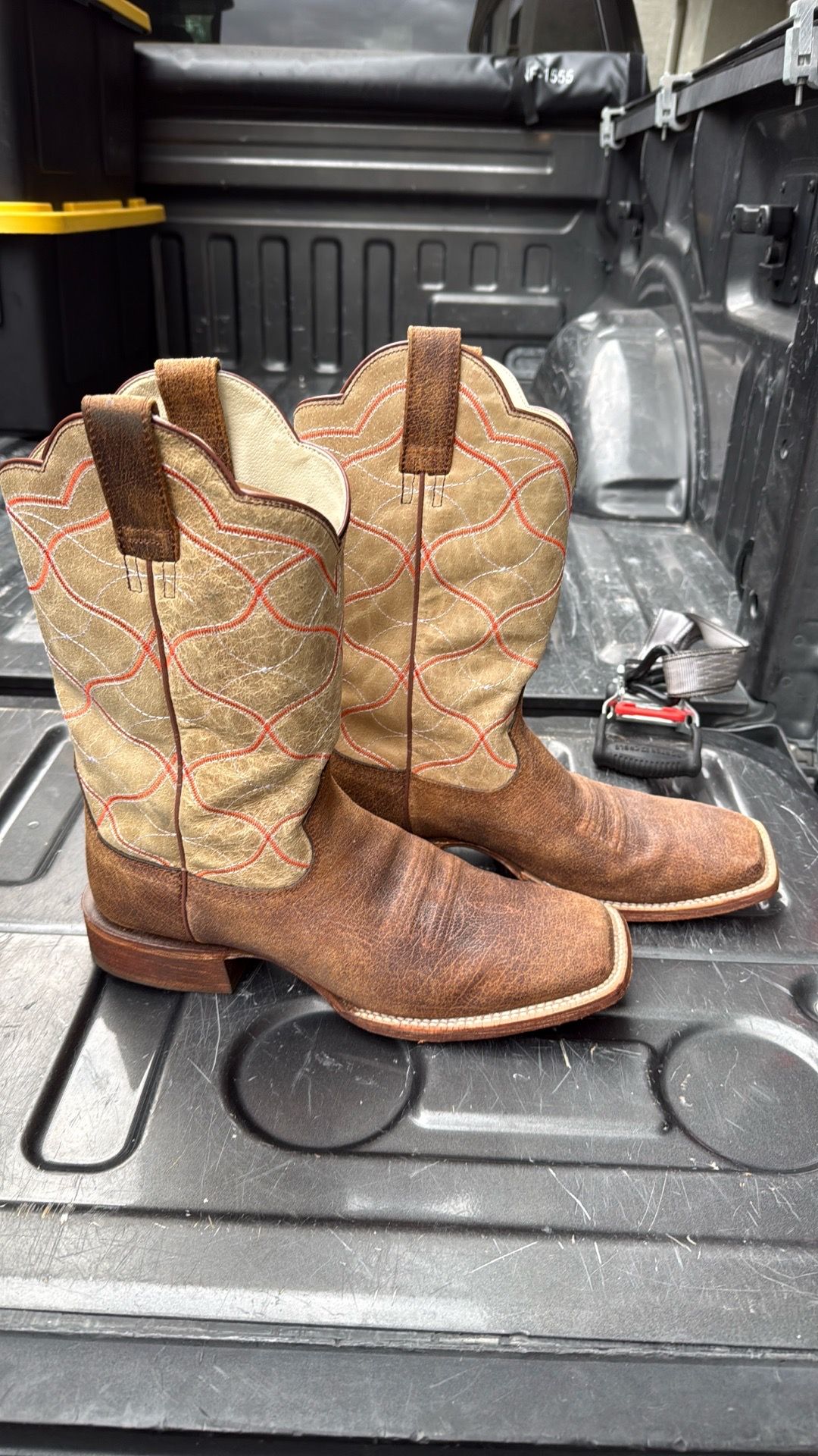 Ariat men’s leather cowboy boots