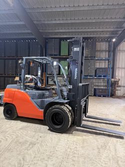 2014 Toyota 10,000 lbs capacity forklift