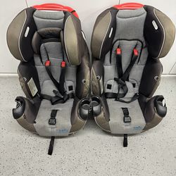 Car seats 25$ For Both 