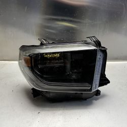 2018- 2021 TOYOTA TUNDRA RIGHT PASSENGER HEADLIGHT OEM