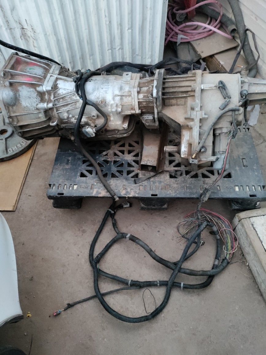 Fits V6-v8 Gm Trucks And Suv's 4160E Transmission Comes With A Torque Converter Transfer Case Low Mileage