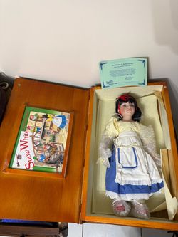 Duck House Heirloom Dolls Snow White 18 in Porcelain Doll COA Limited Edition
