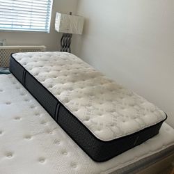 Mattress Full/Double Sealy Posturepedic With Frame