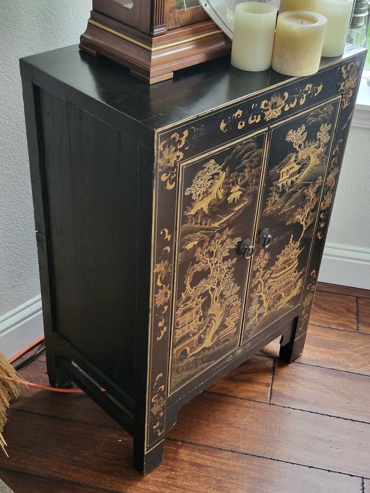 Vintage Gilt Chinoiserie Cabinet