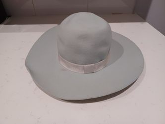 Betmar New York 100% Wool Wide Brim Hat – Light Gray Elegant Style