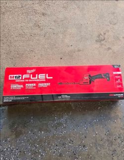 Milwaukee Lithium-ion Brushless Cordless Hedge Trimmer Kit