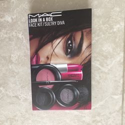 MAC Look In A Box Face Kit/Sultry Diva. 7 Full Size Items.  New/Boxed