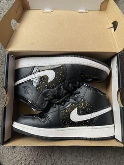 8y Jordan 1s $80