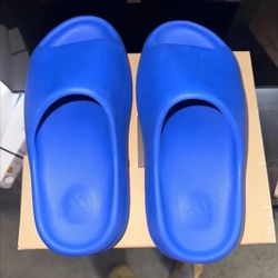 yeezy Slides azure 
