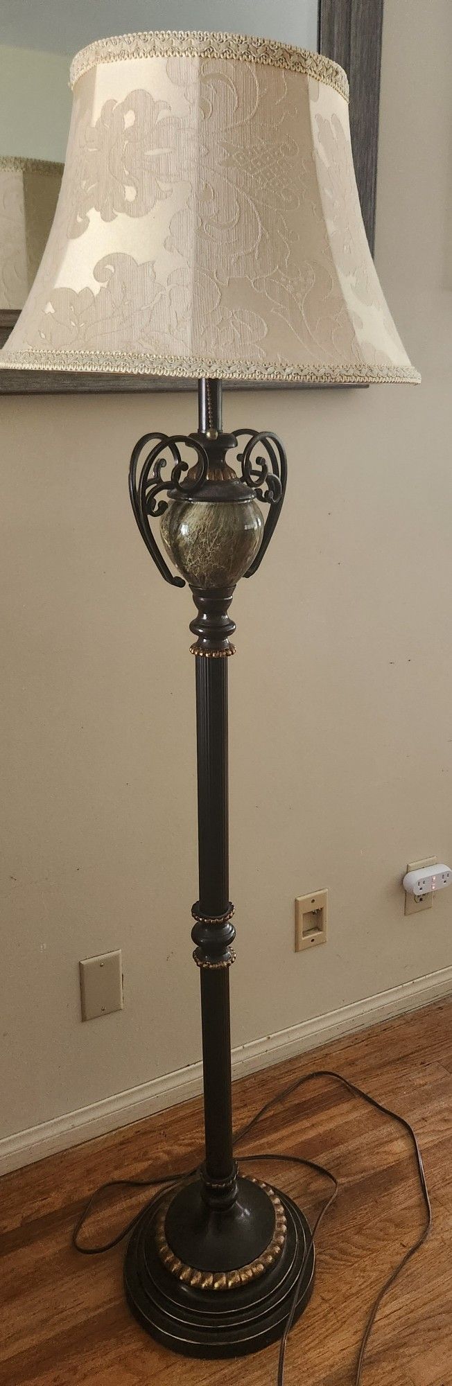 Standing lamp.