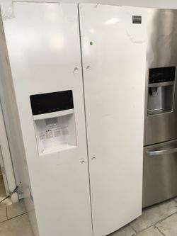 FRIGIDAIRE GALLERY WHITE SIDE BY SIDE