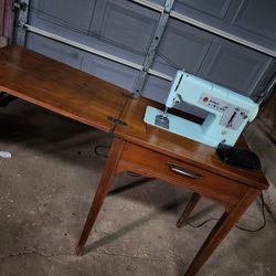 Vintage 1968 Singer Sewing Machine With Table