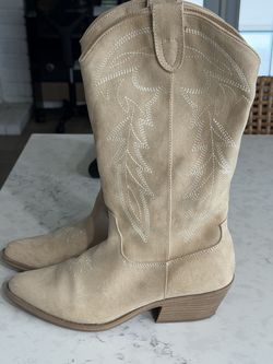 Light beige suede cowgirl boots.